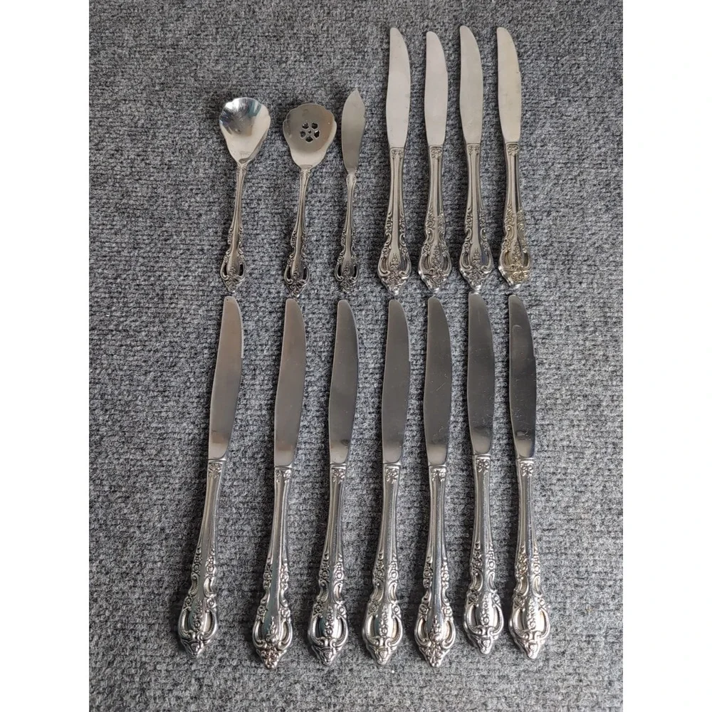 Silver Artistry Pattern by Community Silverplate 14 Pieces Butter Knives Serving